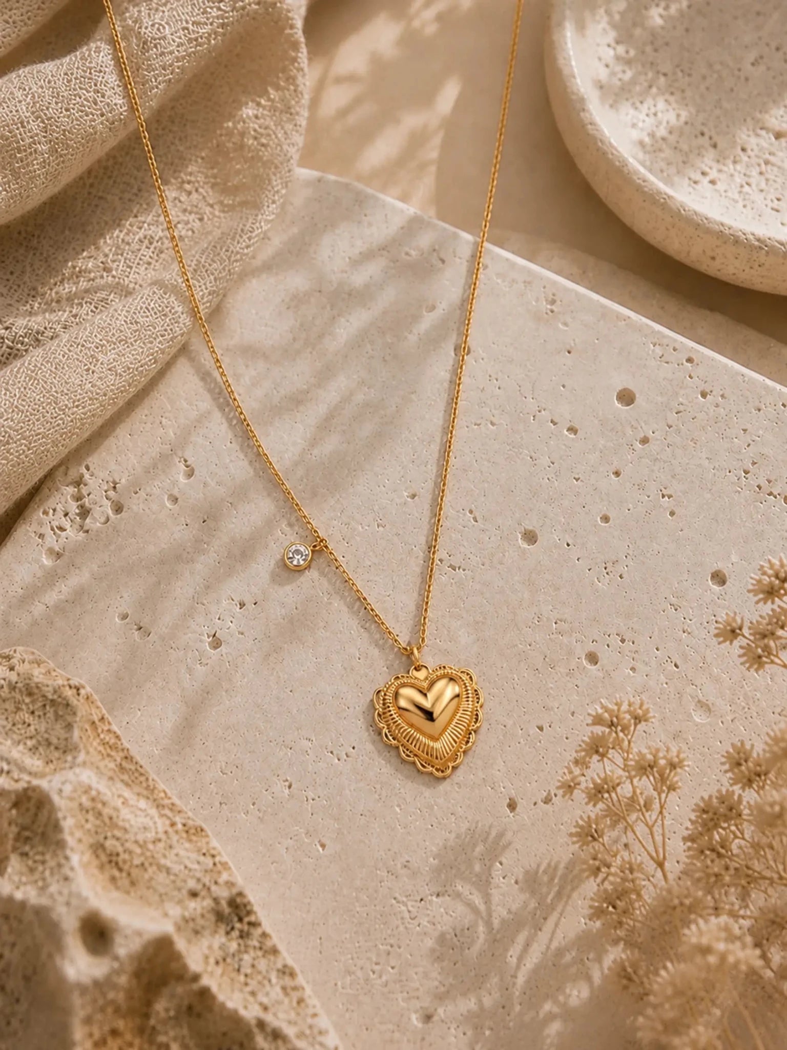 Image of Amour Heart Pendant Necklace - Venyora Fashion
