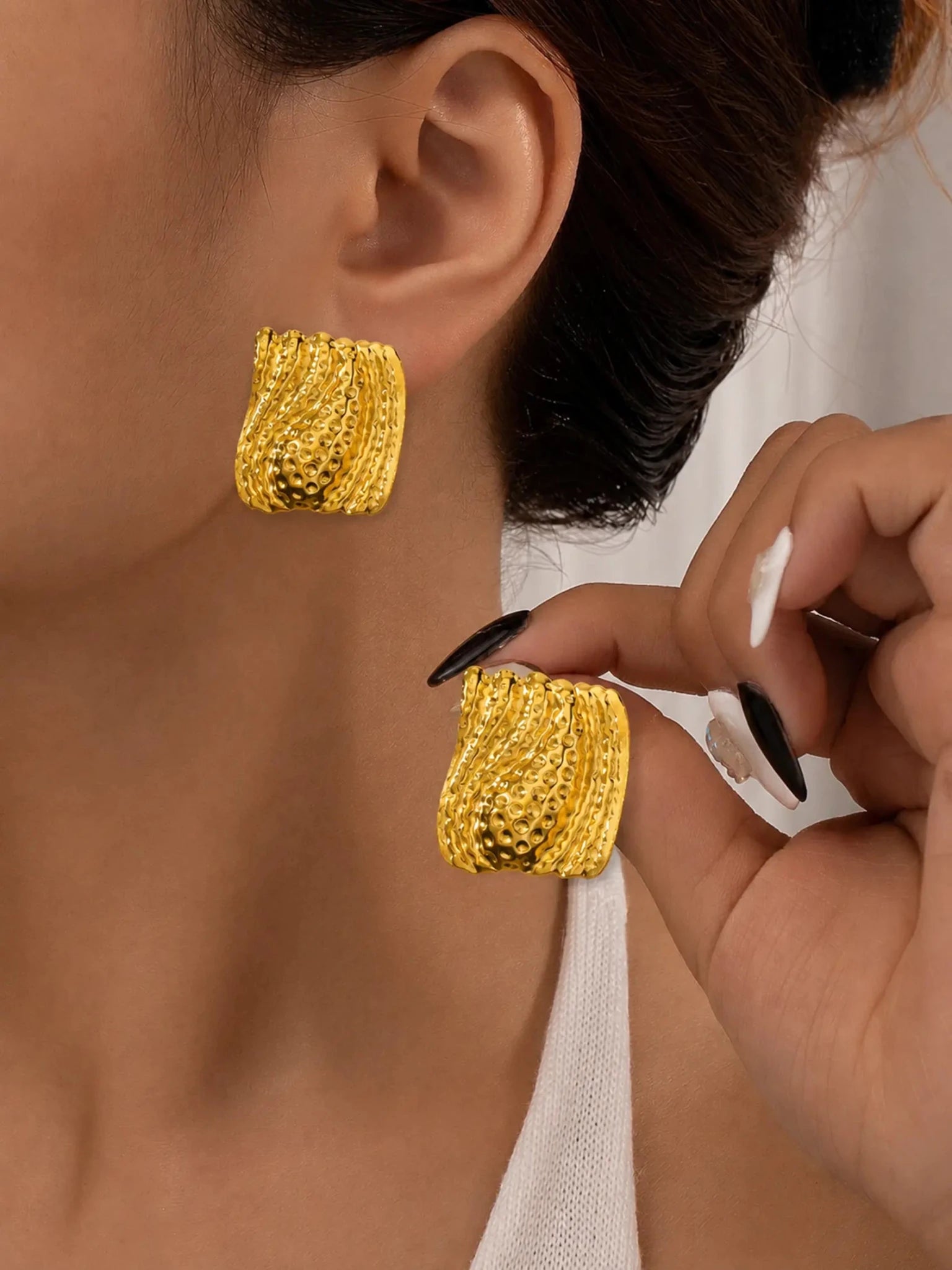 Image of Auric Dune Stud Earrings - Venyora Fashion