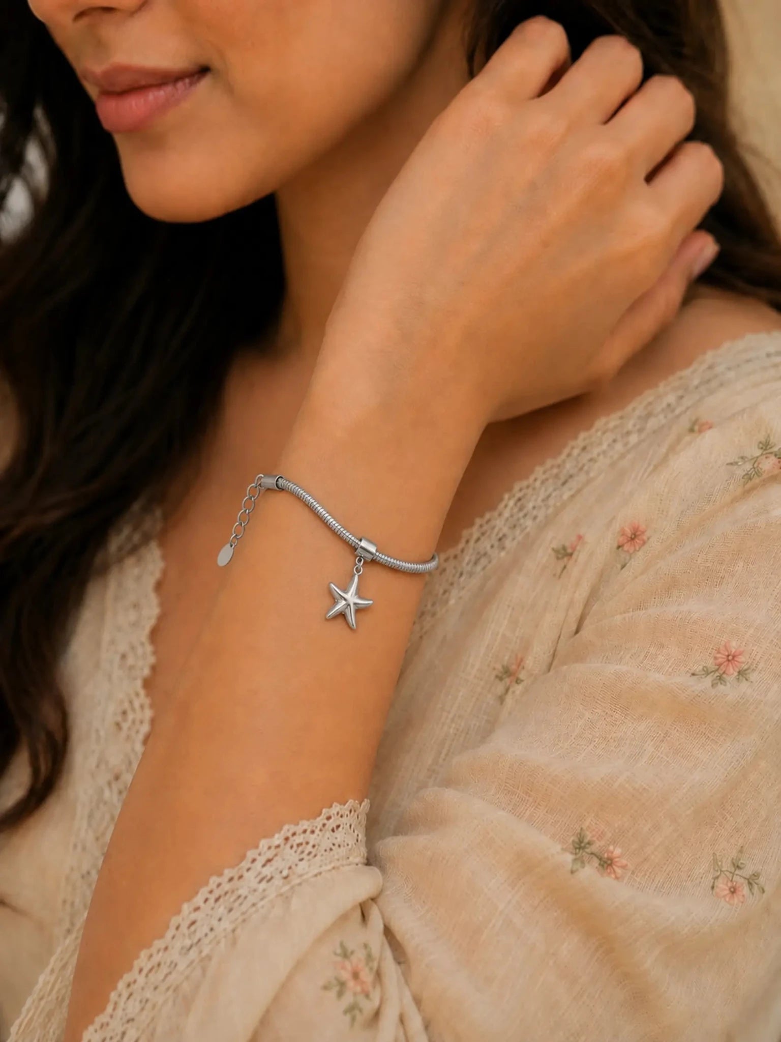 Image of Silver Star Charm Bracelet - Venyora Fashion